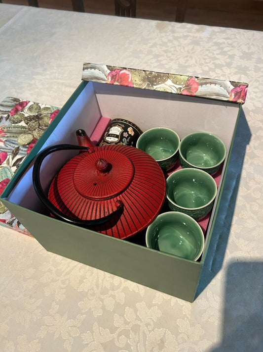 Red Tetsubin with 4 Cups